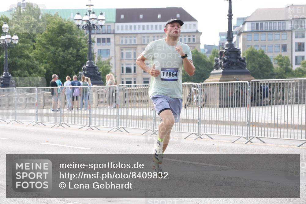 29.06.2025 - hella hamburg halbmarathon Lena Gebhardt http://msf.ph/oto/8409832 29.06.2025 09:38:23 Lombardsbrücke 11864, 3944, 4116, 11409, 11864 meine-sportfotos.de