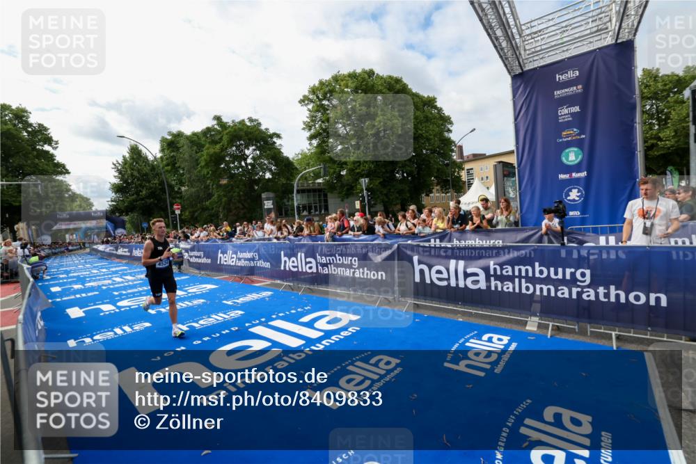 29.06.2025 - hella hamburg halbmarathon Zöllner http://msf.ph/oto/8409833 29.06.2025 10:19:53 Ziel 4524 meine-sportfotos.de