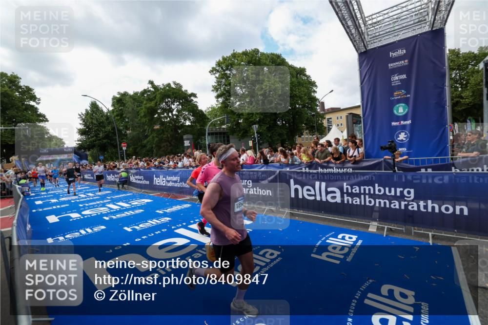29.06.2025 - hella hamburg halbmarathon Zöllner http://msf.ph/oto/8409847 29.06.2025 10:44:26 Ziel 1057, 1220, 1902, 4310, 4691, 7191, 12327, 12528, 16547, 16803, 18806 meine-sportfotos.de
