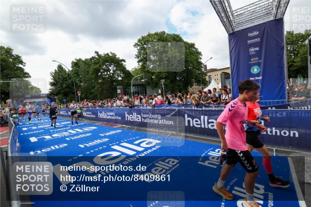 29.06.2025 - hella hamburg halbmarathon Zöllner http://msf.ph/oto/8409861 29.06.2025 10:44:27 Ziel 1057, 1220, 1902, 4310, 4691, 7191, 12327, 12528, 14667, 16547, 16803, 17729, 18806 meine-sportfotos.de