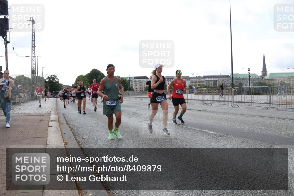 29.06.2025 - hella hamburg halbmarathon Lena Gebhardt http://msf.ph/oto/8409879 29.06.2025 10:04:20 Lombardsbrücke 12004, 12005, 17437, 1032, 1213, 1355, 1377, 1674, 2011, 2852, 2979, 3488, 3994, 4095, 4146, 4488, 4587, 5058, 5354, 5363, 5365, 5613, 5976, 6142, 6706, 6709, 7017, 7485, 8177, 8217, 8421, 8422, 8423, 8469, 9489, 9526, 9899, 10213, 10756, 10962, 11511, 11582, 11614, 12004, 12005, 12336, 12653, 12924, 12998, 13173, 13583, 13625, 14340, 14436, 14917, 15520, 15525, 15678, 16099, 16113, 16128, 16145, 16753, 16989, 17071, 17098, 17113, 17434, 17437 meine-sportfotos.de