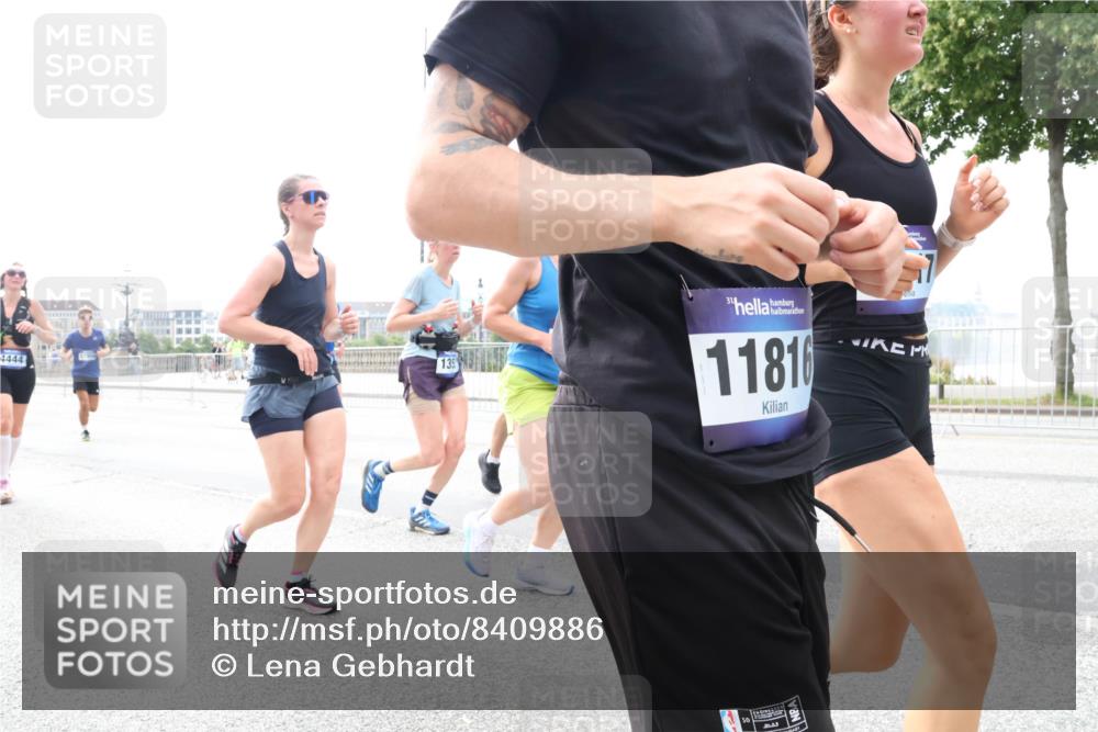 29.06.2025 - hella hamburg halbmarathon Lena Gebhardt http://msf.ph/oto/8409886 29.06.2025 10:25:03 Lombardsbrücke 4444, 135, 11816, 1352, 1627, 1740, 2000, 2108, 2249, 2280, 2944, 3099, 3113, 3132, 3920, 3961, 3963, 4008, 4010, 4221, 4444, 5126, 5564, 5814, 5829, 5830, 6261, 6570, 7778, 8083, 8962, 9573, 9927, 10907, 11400, 11651, 11816, 11817, 11921, 12070, 12303, 13510, 14086, 14649, 14898, 15124, 15153, 15679, 15942, 15975, 16421, 16422, 17185, 17535, 17954, 18194, 18198 meine-sportfotos.de
