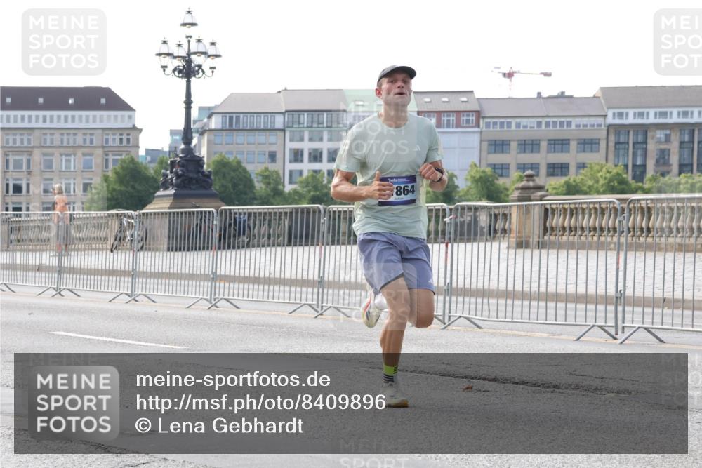 29.06.2025 - hella hamburg halbmarathon Lena Gebhardt http://msf.ph/oto/8409896 29.06.2025 09:38:24 Lombardsbrücke 864, 3944, 4116, 11409, 11864 meine-sportfotos.de