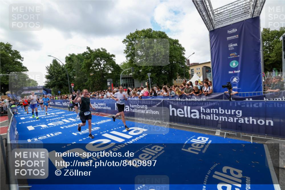 29.06.2025 - hella hamburg halbmarathon Zöllner http://msf.ph/oto/8409897 29.06.2025 10:44:29 Ziel 1057, 1902, 4310, 4691, 7191, 8928, 12327, 12554, 14464, 14667, 16803, 17729, 18806 meine-sportfotos.de