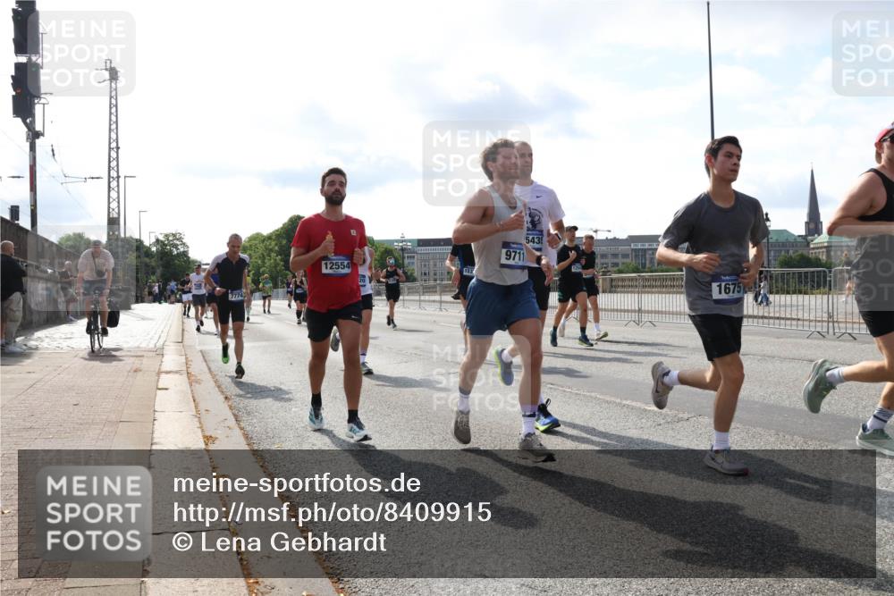 29.06.2025 - hella hamburg halbmarathon Lena Gebhardt http://msf.ph/oto/8409915 29.06.2025 09:50:08 Lombardsbrücke 7774, 12554, 9711, 543, 1254, 1675, 1343, 1445, 1615, 1675, 1688, 1800, 1803, 1975, 2324, 2415, 2568, 2573, 2826, 2949, 3282, 3332, 3431, 3530, 4303, 4318, 4398, 4425, 4528, 4823, 5248, 5409, 5436, 5791, 5803, 6123, 6682, 6704, 7495, 7774, 7796, 8370, 8450, 8465, 8629, 8925, 9017, 9264, 9265, 9294, 9296, 9302, 9365, 9686, 9711, 9979, 10680, 10894, 11765, 11767, 12292, 12327, 12540, 12554, 12839, 12895, 13141, 13457, 13725, 13800, 14077, 14204, 14374, 14560, 14688 meine-sportfotos.de