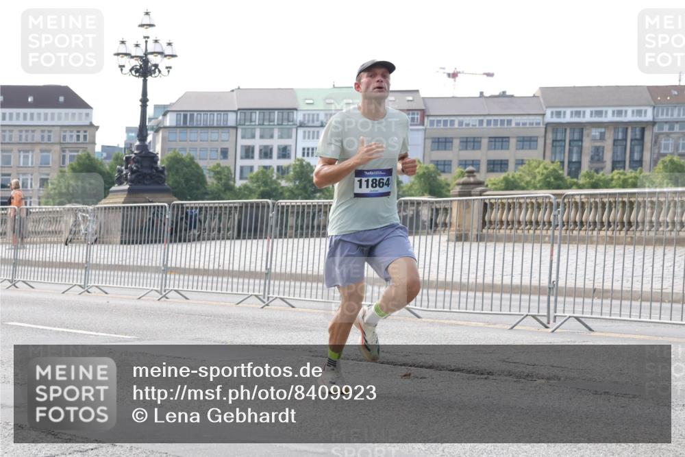 29.06.2025 - hella hamburg halbmarathon Lena Gebhardt http://msf.ph/oto/8409923 29.06.2025 09:38:24 Lombardsbrücke 11864, 3944, 4116, 11409, 11864 meine-sportfotos.de