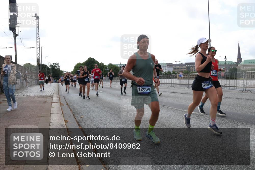 29.06.2025 - hella hamburg halbmarathon Lena Gebhardt http://msf.ph/oto/8409962 29.06.2025 10:04:21 Lombardsbrücke 1819, 11542, 12004, 12005, 1743, 1032, 1213, 1355, 1377, 1674, 2011, 2852, 2979, 3488, 3994, 4095, 4146, 4488, 4587, 5058, 5354, 5363, 5365, 5613, 5976, 6142, 6706, 6709, 7017, 7485, 8177, 8217, 8421, 8422, 8423, 8469, 9489, 9526, 9899, 10213, 10756, 10962, 11511, 11582, 11614, 12004, 12005, 12336, 12653, 12924, 12998, 13173, 13583, 13625, 14340, 14436, 14917, 15520, 15525, 15678, 16099, 16128, 16145, 16753, 16989, 17071, 17098, 17113, 17434, 17437 meine-sportfotos.de