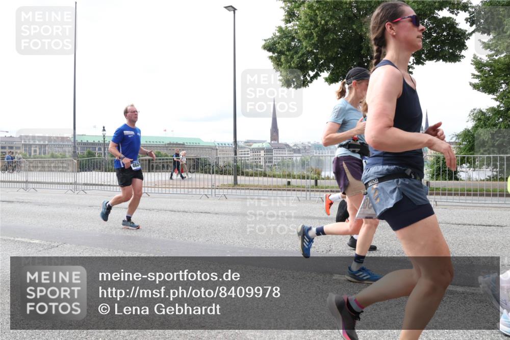 29.06.2025 - hella hamburg halbmarathon Lena Gebhardt http://msf.ph/oto/8409978 29.06.2025 10:25:04 Lombardsbrücke 462, 1352, 1627, 1740, 2000, 2108, 2249, 2944, 3099, 3113, 3132, 3920, 3961, 3963, 4008, 4010, 4221, 4444, 5126, 5564, 5814, 6261, 6570, 7778, 8083, 8962, 9573, 9927, 10907, 11400, 11651, 11816, 11817, 11921, 12070, 12303, 13510, 14086, 14649, 14898, 15016, 15124, 15153, 15679, 15942, 15975, 16421, 16422, 17185, 17535, 17954, 18194, 18198 meine-sportfotos.de