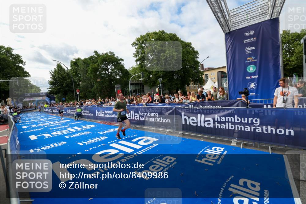 29.06.2025 - hella hamburg halbmarathon Zöllner http://msf.ph/oto/8409986 29.06.2025 10:20:05 Ziel 9255, 11829, 18848 meine-sportfotos.de