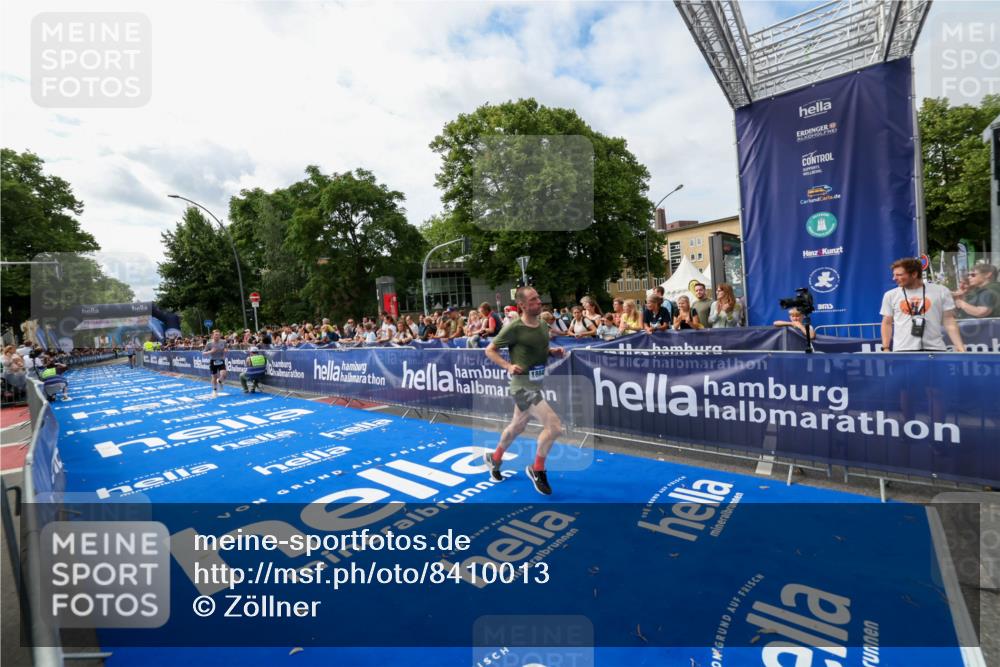 29.06.2025 - hella hamburg halbmarathon Zöllner http://msf.ph/oto/8410013 29.06.2025 10:20:05 Ziel 9255, 11829, 18848 meine-sportfotos.de