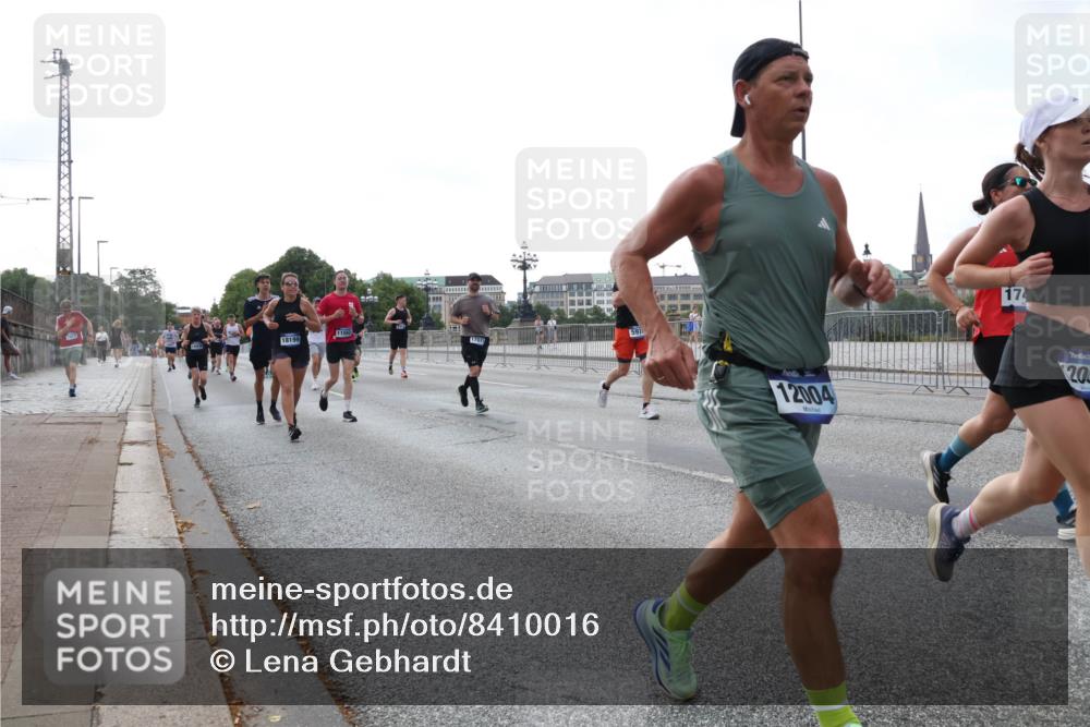 29.06.2025 - hella hamburg halbmarathon Lena Gebhardt http://msf.ph/oto/8410016 29.06.2025 10:04:21 Lombardsbrücke 11582, 18199, 1707, 12004, 174, 20, 1032, 1213, 1355, 1377, 1674, 2011, 2852, 2979, 3488, 3994, 4095, 4146, 4488, 4587, 5058, 5354, 5363, 5365, 5613, 5976, 6142, 6706, 6709, 7017, 7485, 8177, 8217, 8421, 8422, 8423, 8469, 9489, 9526, 9899, 10213, 10756, 10962, 11511, 11582, 11614, 12004, 12005, 12336, 12653, 12924, 12998, 13173, 13583, 13625, 14340, 14436, 14917, 15520, 15525, 15678, 16099, 16128, 16145, 16753, 16989, 17071, 17098, 17113, 17434, 17437 meine-sportfotos.de