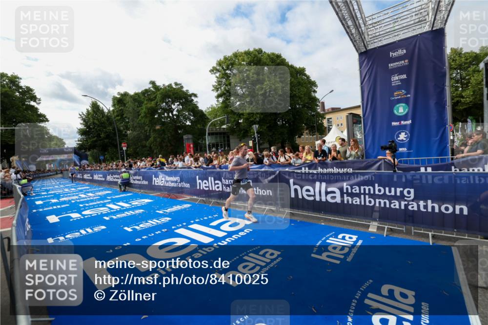 29.06.2025 - hella hamburg halbmarathon Zöllner http://msf.ph/oto/8410025 29.06.2025 10:20:07 Ziel 9255, 11829 meine-sportfotos.de