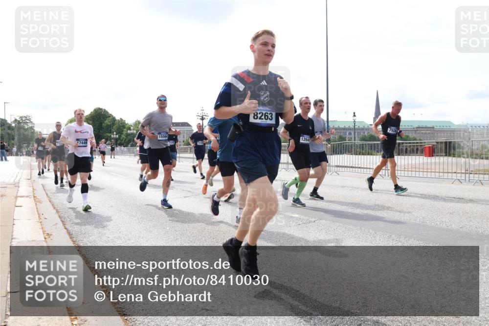 29.06.2025 - hella hamburg halbmarathon Lena Gebhardt http://msf.ph/oto/8410030 29.06.2025 10:16:59 Lombardsbrücke 15564, 17449, 7376, 8263, 1264, 7928, 1083, 1117, 1137, 1240, 1298, 1331, 1348, 1356, 1403, 1553, 1602, 1825, 2225, 2347, 2908, 2912, 3088, 3176, 3210, 3450, 3464, 3466, 3622, 3687, 4478, 5023, 5036, 5037, 5390, 5929, 5930, 5995, 6126, 6128, 6328, 6488, 6522, 6742, 6941, 6948, 7114, 7115, 7158, 7257, 7345, 7358, 7360, 7376, 7924, 7928, 8253, 8263, 8317, 8513, 8558, 8619, 8707, 8857, 8983, 9091, 9152, 9208, 9259, 9332, 9492, 9664, 9676, 10076, 10232 meine-sportfotos.de
