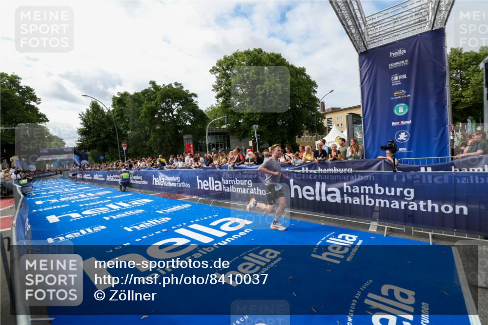 29.06.2025 - hella hamburg halbmarathon Zöllner http://msf.ph/oto/8410037 29.06.2025 10:20:08 Ziel 9255, 11829 meine-sportfotos.de