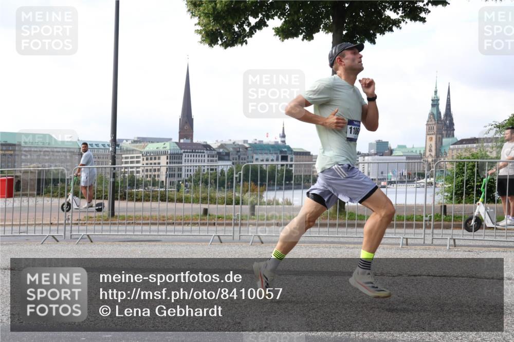 29.06.2025 - hella hamburg halbmarathon Lena Gebhardt http://msf.ph/oto/8410057 29.06.2025 09:38:26 Lombardsbrücke 1186, 4116, 11409, 11864 meine-sportfotos.de