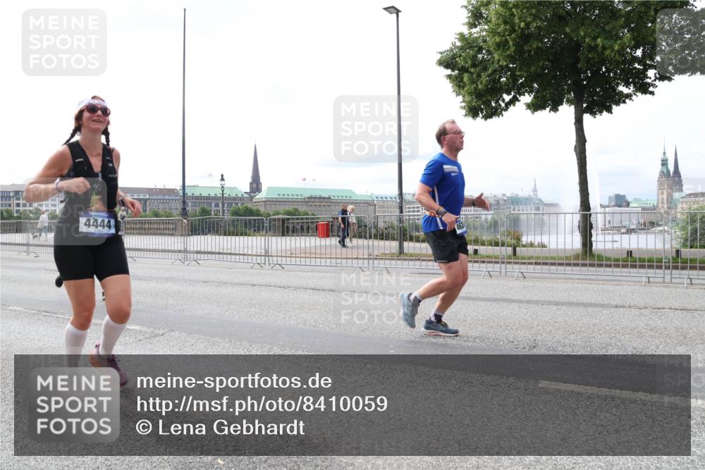 29.06.2025 - hella hamburg halbmarathon Lena Gebhardt http://msf.ph/oto/8410059 29.06.2025 10:25:05 Lombardsbrücke 4444, 462, 1352, 1627, 1740, 2000, 2108, 2249, 2944, 3099, 3113, 3920, 3961, 3963, 4008, 4010, 4221, 4444, 5126, 5564, 5814, 6261, 7778, 8083, 8962, 9573, 9927, 10907, 11400, 11651, 11816, 11817, 11921, 13510, 14086, 14649, 14898, 15016, 15119, 15124, 15153, 15679, 15942, 15975, 16421, 16422, 17185, 17535, 17954, 18194, 18198 meine-sportfotos.de