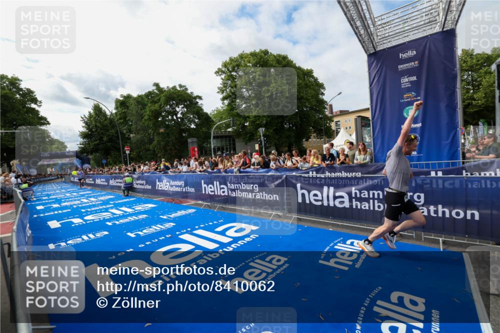 29.06.2025 - hella hamburg halbmarathon Zöllner http://msf.ph/oto/8410062 29.06.2025 10:20:08 Ziel 9255, 11829 meine-sportfotos.de