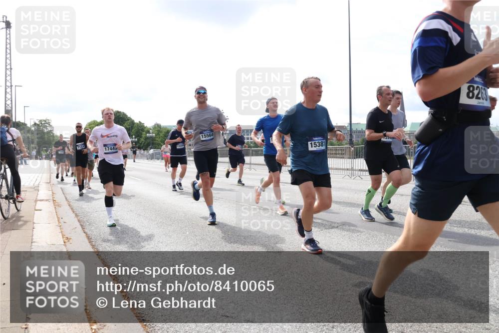 29.06.2025 - hella hamburg halbmarathon Lena Gebhardt http://msf.ph/oto/8410065 29.06.2025 10:17:00 Lombardsbrücke 7114, 1744, 12289, 15564, 15381, 8263, 1083, 1117, 1137, 1240, 1298, 1331, 1348, 1356, 1403, 1553, 1602, 1825, 2225, 2347, 2908, 2912, 3088, 3176, 3210, 3450, 3464, 3466, 3622, 3687, 4478, 5023, 5036, 5037, 5390, 5929, 5930, 5995, 6126, 6128, 6328, 6488, 6522, 6742, 6941, 6948, 7114, 7115, 7158, 7257, 7345, 7358, 7360, 7376, 7647, 7924, 7928, 7945, 8253, 8263, 8317, 8513, 8558, 8619, 8857, 8983, 9091, 9152, 9208, 9259, 9332, 9492, 9664, 9676, 10076, 10232 meine-sportfotos.de