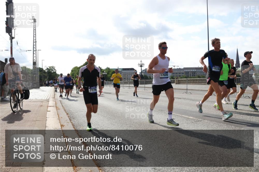 29.06.2025 - hella hamburg halbmarathon Lena Gebhardt http://msf.ph/oto/8410076 29.06.2025 09:50:10 Lombardsbrücke 7774, 17620, 15336, 5521, 1254, 1343, 1445, 1615, 1675, 1688, 1800, 1803, 1975, 2324, 2415, 2568, 2573, 2826, 2949, 3282, 3332, 3431, 3530, 4303, 4318, 4398, 4425, 4528, 4823, 5248, 5409, 5436, 5791, 5803, 6123, 6649, 6682, 6704, 7495, 7774, 7796, 8370, 8450, 8629, 8925, 9017, 9264, 9265, 9294, 9296, 9302, 9365, 9711, 9979, 10218, 10680, 10894, 11765, 11767, 12292, 12327, 12540, 12554, 12839, 12895, 13141, 13457, 13725, 13800, 14077, 14204, 14374, 14560, 14688 meine-sportfotos.de