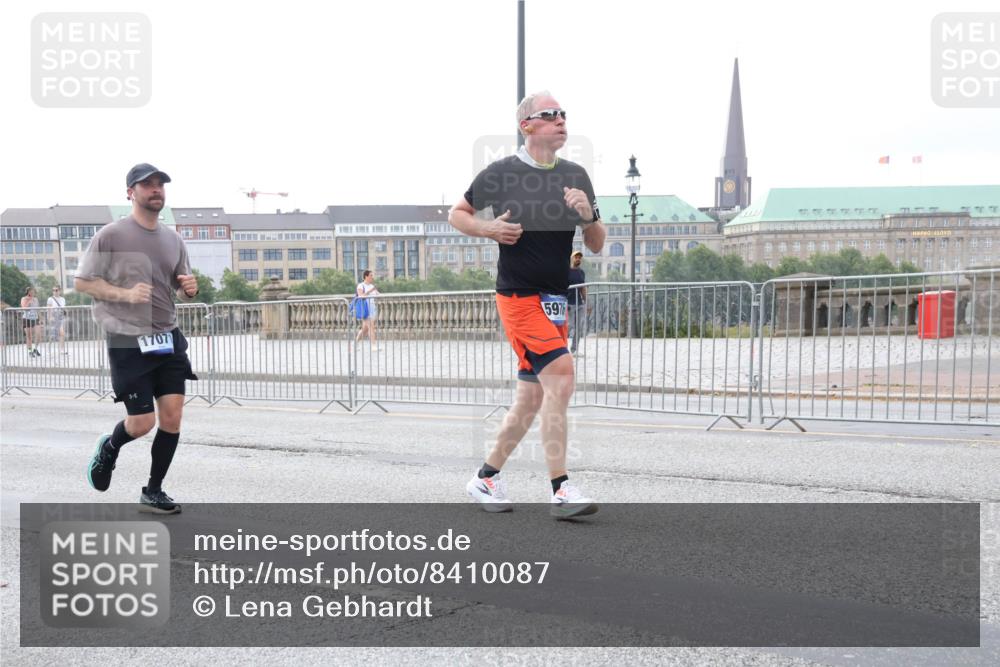 29.06.2025 - hella hamburg halbmarathon Lena Gebhardt http://msf.ph/oto/8410087 29.06.2025 10:04:22 Lombardsbrücke 5976, 1707, 1032, 1213, 1355, 1377, 1674, 2011, 2852, 2979, 3488, 3994, 4095, 4146, 4488, 4587, 5058, 5354, 5365, 5613, 5976, 6142, 6706, 6709, 7017, 8177, 8217, 8421, 8422, 8423, 9489, 9526, 9899, 10213, 10709, 10756, 10834, 10962, 11511, 11582, 12004, 12005, 12336, 12653, 12924, 12998, 13173, 13583, 13625, 14340, 14436, 14917, 15520, 15525, 15678, 16099, 16128, 16145, 16753, 16989, 17071, 17098, 17113, 17434, 17437 meine-sportfotos.de