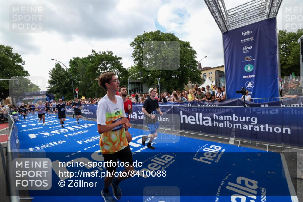 29.06.2025 - hella hamburg halbmarathon Zöllner http://msf.ph/oto/8410088 29.06.2025 10:44:36 Ziel 1468, 2365, 2402, 3305, 5476, 6495, 7322, 7710, 8928, 12554, 12711, 14351, 14464, 14667, 14798, 14816, 15862, 16224, 17097, 17729, 18539, 18560, 18765 meine-sportfotos.de
