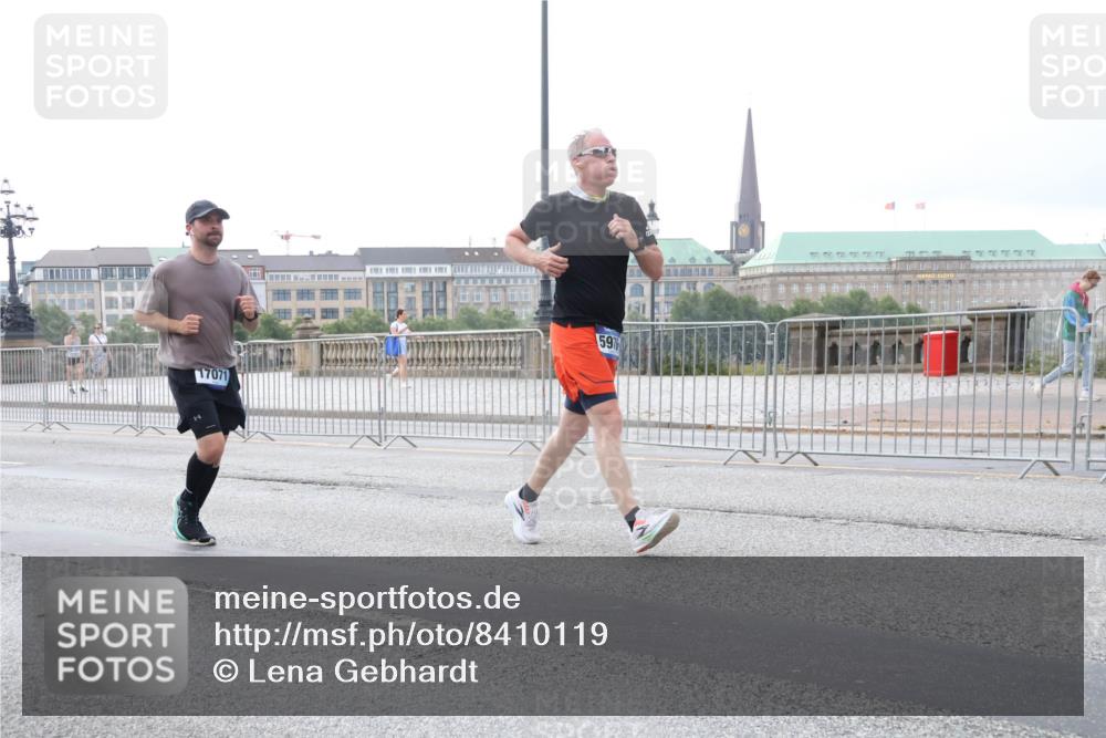 29.06.2025 - hella hamburg halbmarathon Lena Gebhardt http://msf.ph/oto/8410119 29.06.2025 10:04:22 Lombardsbrücke 17071, 597, 1032, 1213, 1355, 1377, 1674, 2011, 2852, 2979, 3488, 3994, 4095, 4146, 4488, 4587, 5058, 5354, 5365, 5613, 5976, 6142, 6706, 6709, 7017, 8177, 8217, 8421, 8422, 8423, 9489, 9526, 9899, 10213, 10709, 10756, 10834, 10962, 11511, 11582, 12004, 12005, 12336, 12653, 12924, 12998, 13173, 13583, 13625, 14340, 14436, 14917, 15520, 15525, 15678, 16099, 16128, 16145, 16753, 16989, 17071, 17098, 17113, 17434, 17437 meine-sportfotos.de