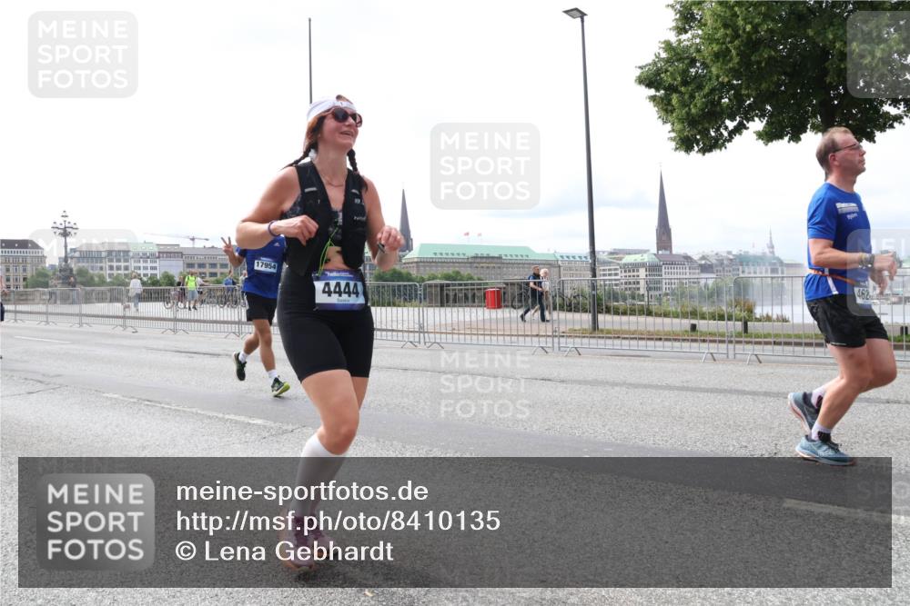 29.06.2025 - hella hamburg halbmarathon Lena Gebhardt http://msf.ph/oto/8410135 29.06.2025 10:25:05 Lombardsbrücke 17954, 4444, 1352, 1627, 1740, 2000, 2108, 2249, 2944, 3099, 3113, 3920, 3961, 3963, 4008, 4010, 4221, 4444, 5126, 5564, 5814, 6261, 7778, 8083, 8962, 9573, 9927, 10907, 11400, 11651, 11816, 11817, 11921, 13510, 14086, 14649, 14898, 15016, 15119, 15124, 15153, 15679, 15942, 15975, 16421, 16422, 17185, 17535, 17954, 18194, 18198 meine-sportfotos.de