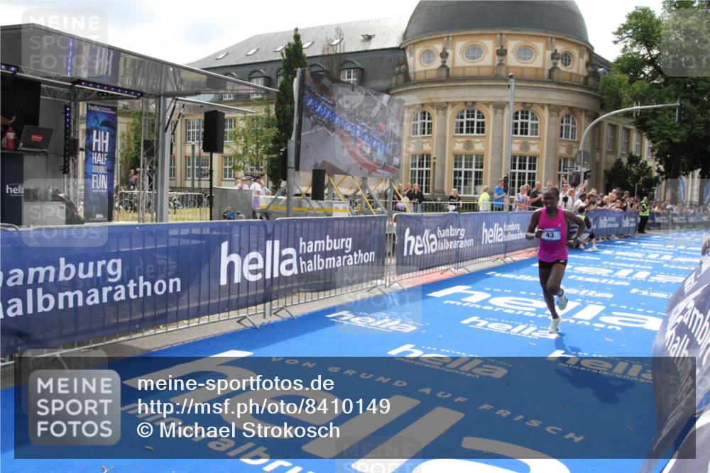 29.06.2025 - hella hamburg halbmarathon Michael Strokosch http://msf.ph/oto/8410149 29.06.2025 10:10:39 Ziel 43 meine-sportfotos.de