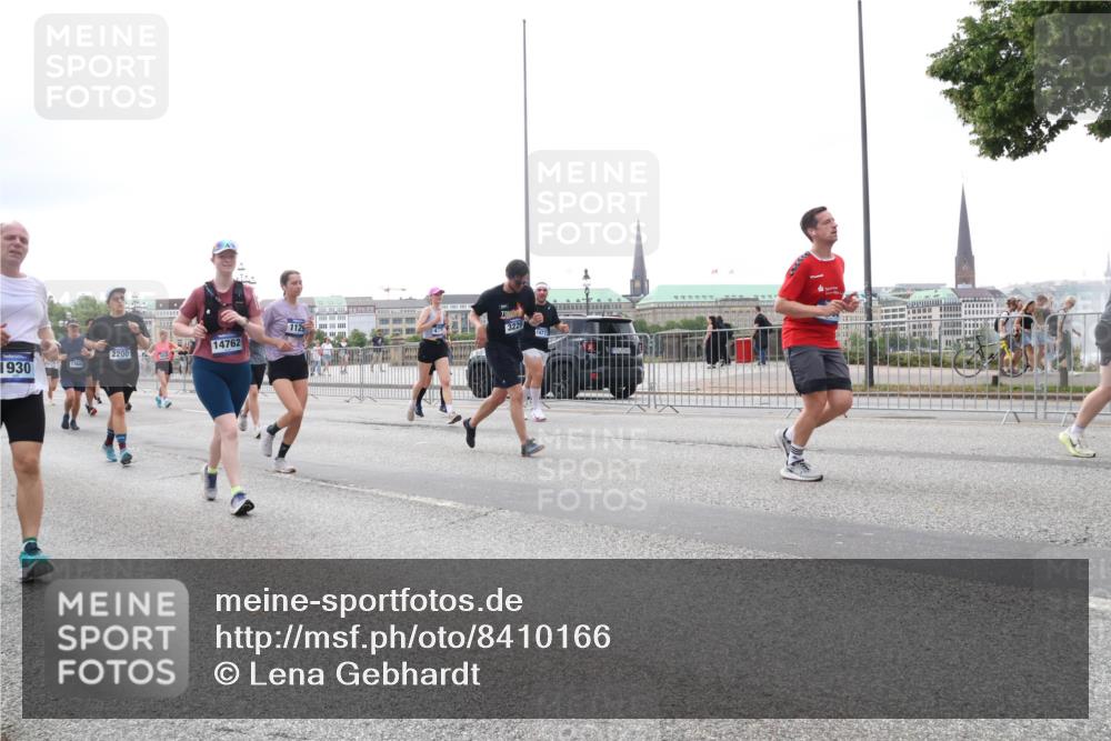 29.06.2025 - hella hamburg halbmarathon Lena Gebhardt http://msf.ph/oto/8410166 29.06.2025 10:50:58 Lombardsbrücke 1930, 17641, 2200, 1129, 14762, 3229, 1129, 1203, 1208, 1404, 1478, 1930, 2200, 2202, 2358, 2859, 3184, 3229, 3647, 3838, 3934, 4156, 4642, 4652, 4695, 4713, 4771, 4848, 4920, 5131, 5286, 5289, 5530, 6178, 7012, 7133, 7141, 7161, 7505, 7770, 7771, 7825, 7938, 8200, 8410, 8779, 8833, 8834, 8986, 9096, 9166, 9167, 9168, 9933, 10029, 10437, 10552, 10614, 10636, 11052, 11252, 11577, 12392, 12393, 14534, 15017, 15416 meine-sportfotos.de