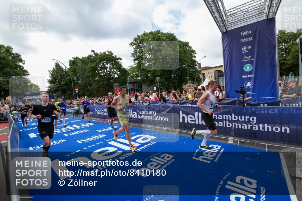 29.06.2025 - hella hamburg halbmarathon Zöllner http://msf.ph/oto/8410180 29.06.2025 10:44:40 Ziel 1468, 1782, 2365, 2402, 3305, 4991, 5476, 6490, 6495, 7710, 10669, 12711, 14351, 14798, 14816, 15862, 16224, 17097, 18107, 18437, 18464, 18539, 18560, 18868, 19206 meine-sportfotos.de