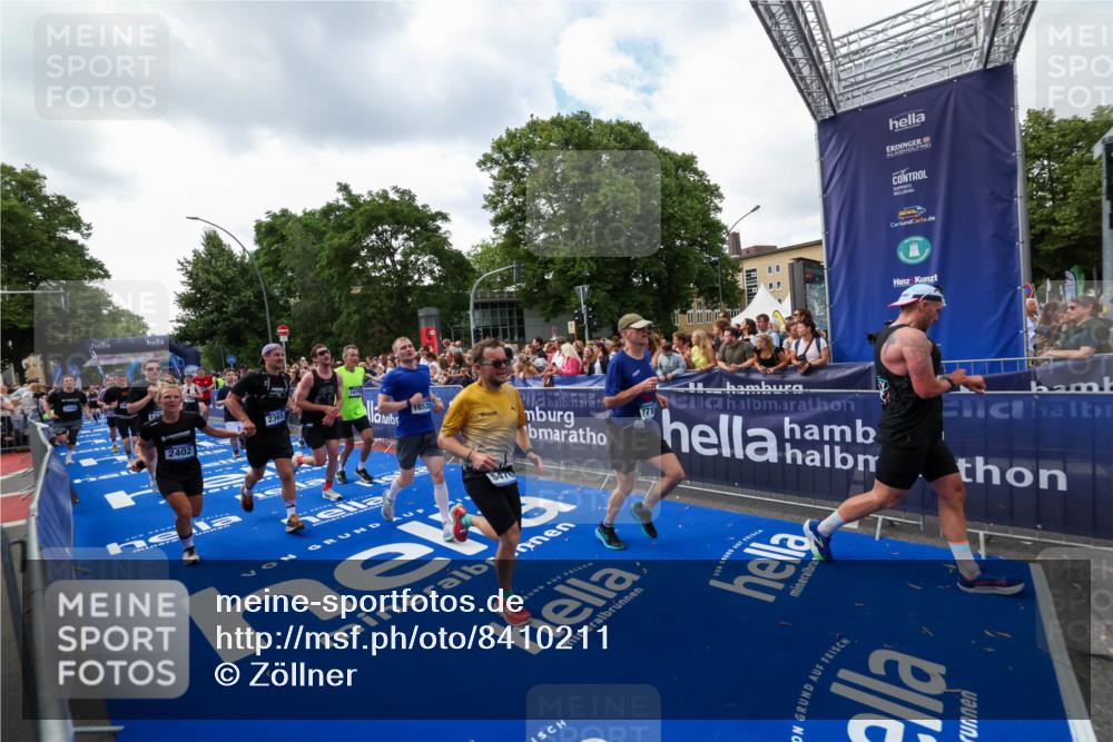 29.06.2025 - hella hamburg halbmarathon Zöllner http://msf.ph/oto/8410211 29.06.2025 10:44:42 Ziel 1468, 1782, 2365, 2402, 4991, 5476, 6490, 6495, 7710, 10669, 12711, 14351, 14798, 14816, 15185, 15233, 16224, 18107, 18437, 18464, 18539, 18560, 18868, 19206 meine-sportfotos.de