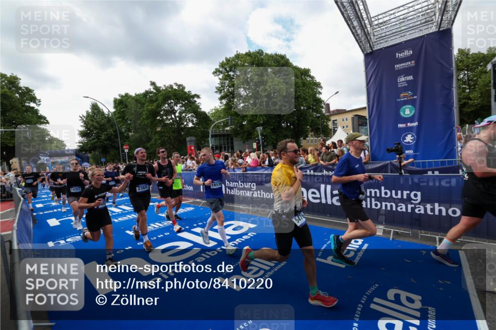 29.06.2025 - hella hamburg halbmarathon Zöllner http://msf.ph/oto/8410220 29.06.2025 10:44:42 Ziel 1468, 1782, 2365, 2402, 4991, 5476, 6490, 6495, 7710, 10669, 12711, 14351, 14798, 14816, 15185, 15233, 16224, 18107, 18437, 18464, 18539, 18560, 18868, 19206 meine-sportfotos.de