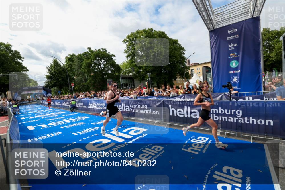 29.06.2025 - hella hamburg halbmarathon Zöllner http://msf.ph/oto/8410232 29.06.2025 10:20:20 Ziel 54, 12678, 14302, 16245 meine-sportfotos.de