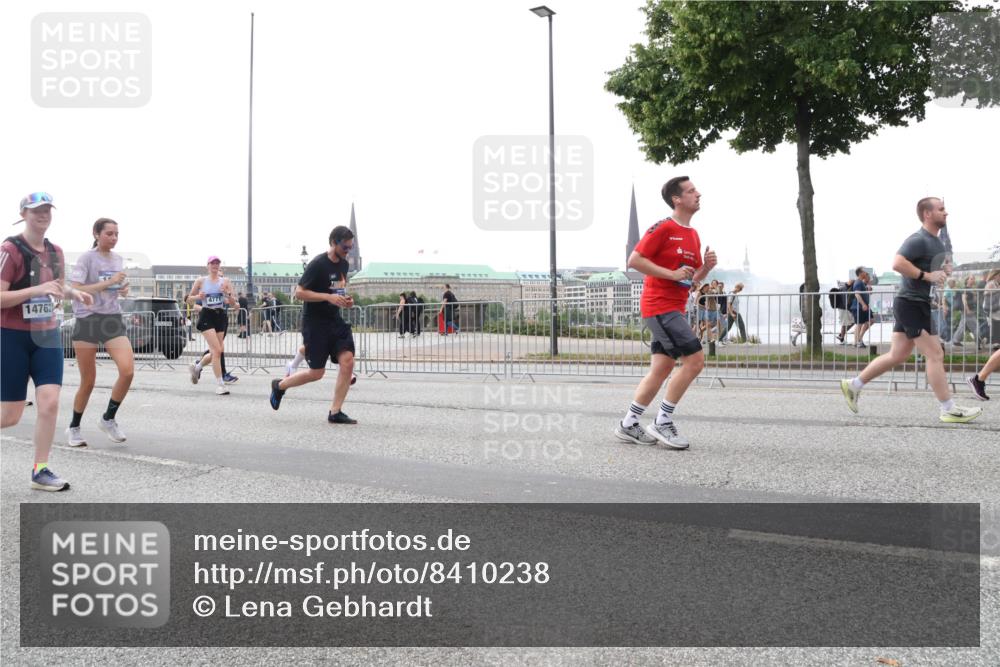 29.06.2025 - hella hamburg halbmarathon Lena Gebhardt http://msf.ph/oto/8410238 29.06.2025 10:50:58 Lombardsbrücke 14762, 1129, 1203, 1208, 1404, 1478, 1930, 2200, 2202, 2358, 2859, 3184, 3229, 3647, 3838, 3934, 4156, 4642, 4652, 4695, 4713, 4771, 4848, 4920, 5131, 5286, 5289, 5530, 6178, 7012, 7133, 7141, 7161, 7505, 7770, 7771, 7825, 7938, 8200, 8410, 8779, 8833, 8834, 8986, 9096, 9166, 9167, 9168, 9933, 10029, 10437, 10552, 10614, 10636, 11052, 11252, 11577, 12392, 12393, 14534, 15017, 15416 meine-sportfotos.de