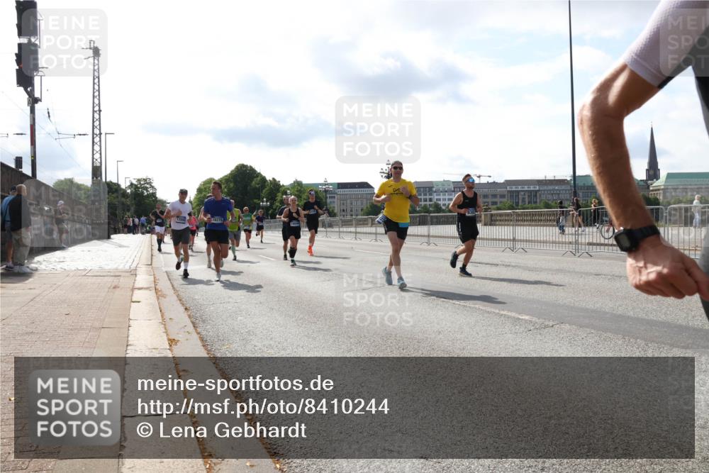29.06.2025 - hella hamburg halbmarathon Lena Gebhardt http://msf.ph/oto/8410244 29.06.2025 09:50:11 Lombardsbrücke 1280, 16648, 1343, 1615, 1675, 1688, 1800, 1803, 1975, 2324, 2415, 2568, 2573, 2826, 2949, 3282, 3332, 3431, 3530, 4303, 4318, 4398, 4425, 4528, 4823, 5248, 5409, 5436, 5791, 5803, 6123, 6649, 6682, 6704, 7495, 7774, 7796, 8370, 8450, 8629, 8925, 9017, 9264, 9265, 9294, 9296, 9302, 9365, 9711, 9979, 10218, 10680, 10894, 11765, 11767, 12292, 12327, 12540, 12554, 12839, 12895, 13141, 13457, 13725, 13800, 14077, 14204, 14374, 14560, 14688 meine-sportfotos.de