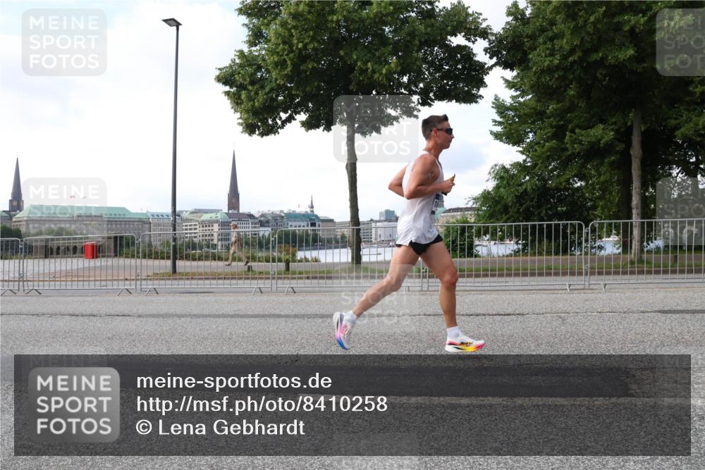 29.06.2025 - hella hamburg halbmarathon Lena Gebhardt http://msf.ph/oto/8410258 29.06.2025 09:38:58 Lombardsbrücke 1, 11409, 11864, 16529 meine-sportfotos.de