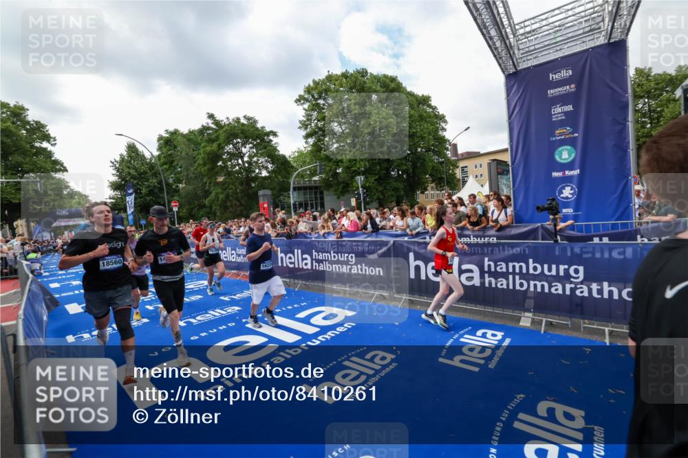 29.06.2025 - hella hamburg halbmarathon Zöllner http://msf.ph/oto/8410261 29.06.2025 10:44:44 Ziel 1782, 4270, 4991, 6490, 10669, 12711, 14351, 14798, 14816, 15185, 15233, 16224, 17251, 18107, 18437, 18464, 18560, 18868, 19206 meine-sportfotos.de