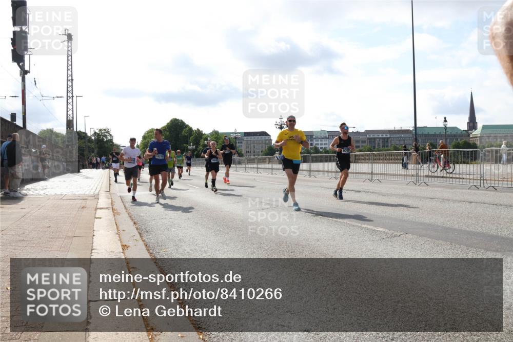 29.06.2025 - hella hamburg halbmarathon Lena Gebhardt http://msf.ph/oto/8410266 29.06.2025 09:50:11 Lombardsbrücke 18275, 1343, 1615, 1675, 1688, 1800, 1803, 1975, 2324, 2415, 2568, 2573, 2826, 2949, 3282, 3332, 3431, 3530, 4303, 4318, 4398, 4425, 4528, 4823, 5248, 5409, 5436, 5791, 5803, 6123, 6649, 6682, 6704, 7495, 7774, 7796, 8370, 8450, 8629, 8925, 9017, 9264, 9265, 9294, 9296, 9302, 9365, 9711, 9979, 10218, 10680, 10894, 11765, 11767, 12292, 12327, 12540, 12554, 12839, 12895, 13141, 13457, 13725, 13800, 14077, 14204, 14374, 14560, 14688 meine-sportfotos.de