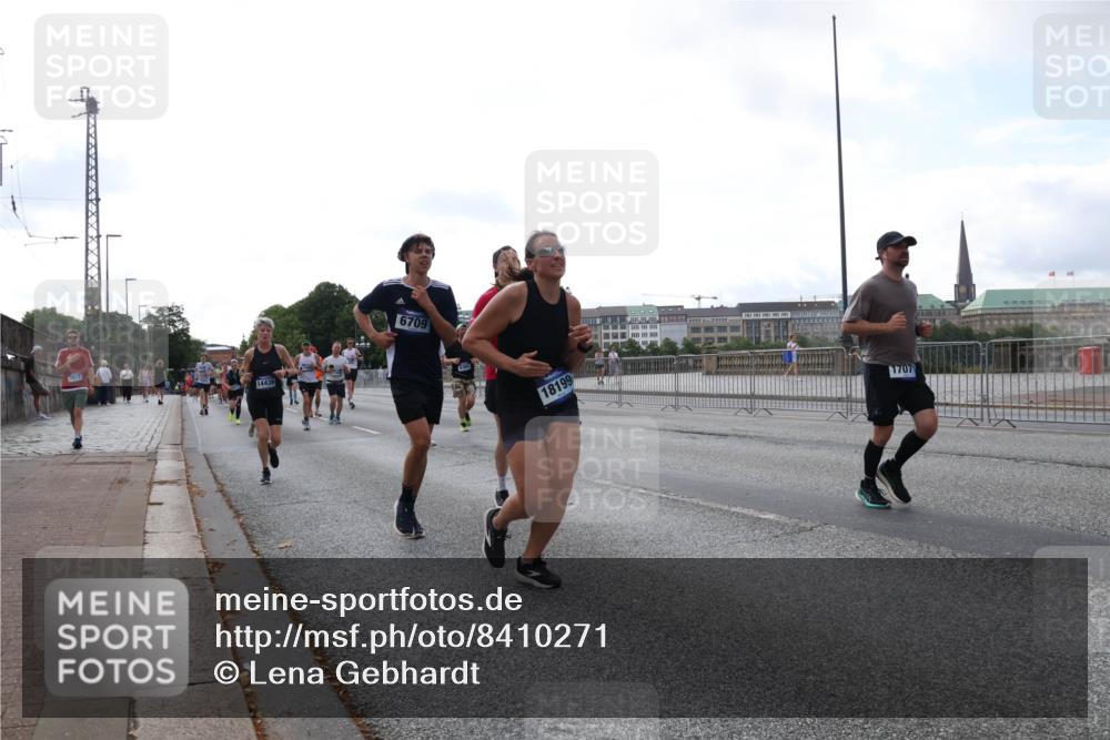 29.06.2025 - hella hamburg halbmarathon Lena Gebhardt http://msf.ph/oto/8410271 29.06.2025 10:04:23 Lombardsbrücke 7017, 6709, 18199, 1707, 1032, 1213, 1355, 1377, 1674, 2011, 2852, 2979, 3488, 3994, 4095, 4146, 4293, 4488, 4587, 5058, 5354, 5365, 5869, 5976, 6142, 6706, 6709, 7017, 8177, 8217, 8421, 8422, 8423, 9489, 9526, 9899, 10213, 10709, 10756, 10834, 10962, 11511, 11582, 12004, 12005, 12653, 12924, 12998, 13173, 13583, 13625, 14340, 14436, 14917, 15520, 15525, 15678, 16099, 16128, 16145, 16753, 16989, 17071, 17098, 17113, 17434, 17437 meine-sportfotos.de