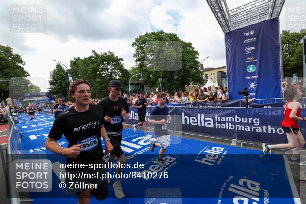 29.06.2025 - hella hamburg halbmarathon Zöllner http://msf.ph/oto/8410276 29.06.2025 10:44:44 Ziel 1782, 4270, 4991, 6490, 10669, 12711, 14351, 14798, 14816, 15185, 15233, 16224, 17251, 18107, 18437, 18464, 18560, 18868, 19206 meine-sportfotos.de
