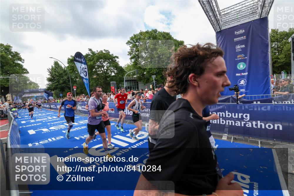 29.06.2025 - hella hamburg halbmarathon Zöllner http://msf.ph/oto/8410284 29.06.2025 10:44:45 Ziel 1782, 2970, 4270, 4991, 6490, 10669, 14816, 15185, 15233, 16224, 17251, 18107, 18437, 18464, 18560, 18868, 19206 meine-sportfotos.de