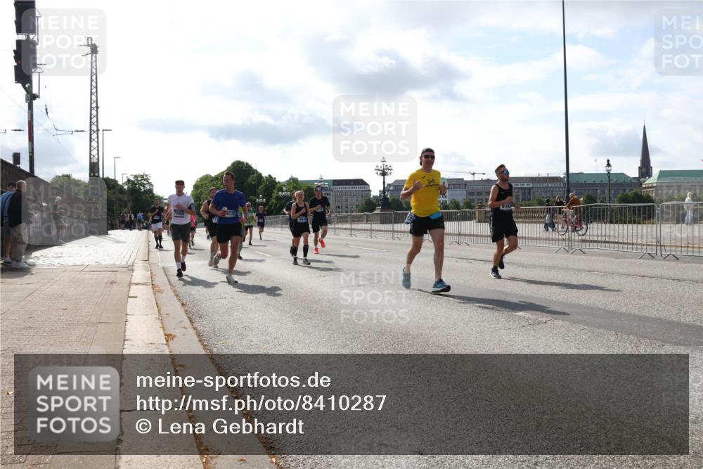 29.06.2025 - hella hamburg halbmarathon Lena Gebhardt http://msf.ph/oto/8410287 29.06.2025 09:50:11 Lombardsbrücke 12895, 87991, 6, 35, 1343, 1615, 1675, 1688, 1800, 1803, 1975, 2324, 2415, 2568, 2573, 2826, 2949, 3282, 3332, 3431, 3530, 4303, 4318, 4398, 4425, 4528, 4823, 5248, 5409, 5436, 5791, 5803, 6123, 6649, 6682, 6704, 7495, 7774, 7796, 8370, 8450, 8629, 8925, 9017, 9264, 9265, 9294, 9296, 9302, 9365, 9711, 9979, 10218, 10680, 10894, 11765, 11767, 12292, 12327, 12540, 12554, 12839, 12895, 13141, 13457, 13725, 13800, 14077, 14204, 14374, 14560, 14688 meine-sportfotos.de