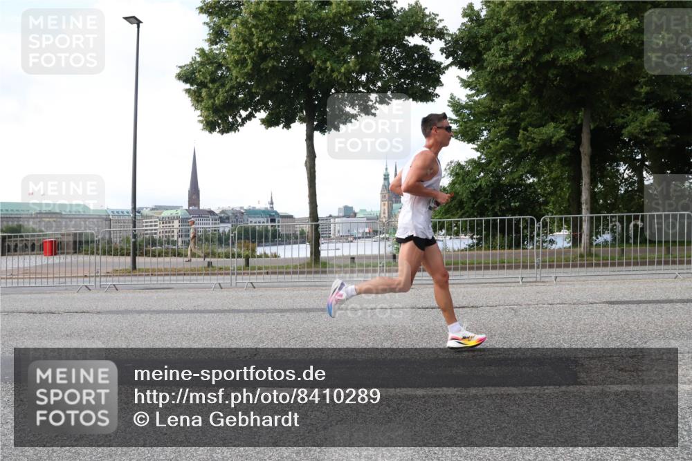 29.06.2025 - hella hamburg halbmarathon Lena Gebhardt http://msf.ph/oto/8410289 29.06.2025 09:38:58 Lombardsbrücke 11409, 11864, 16529 meine-sportfotos.de