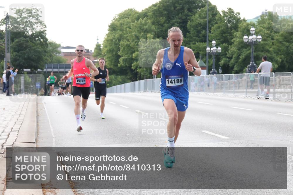 29.06.2025 - hella hamburg halbmarathon Lena Gebhardt http://msf.ph/oto/8410313 29.06.2025 09:39:08 Lombardsbrücke 19072, 524, 14188, 4524, 14188, 16529, 19072 meine-sportfotos.de