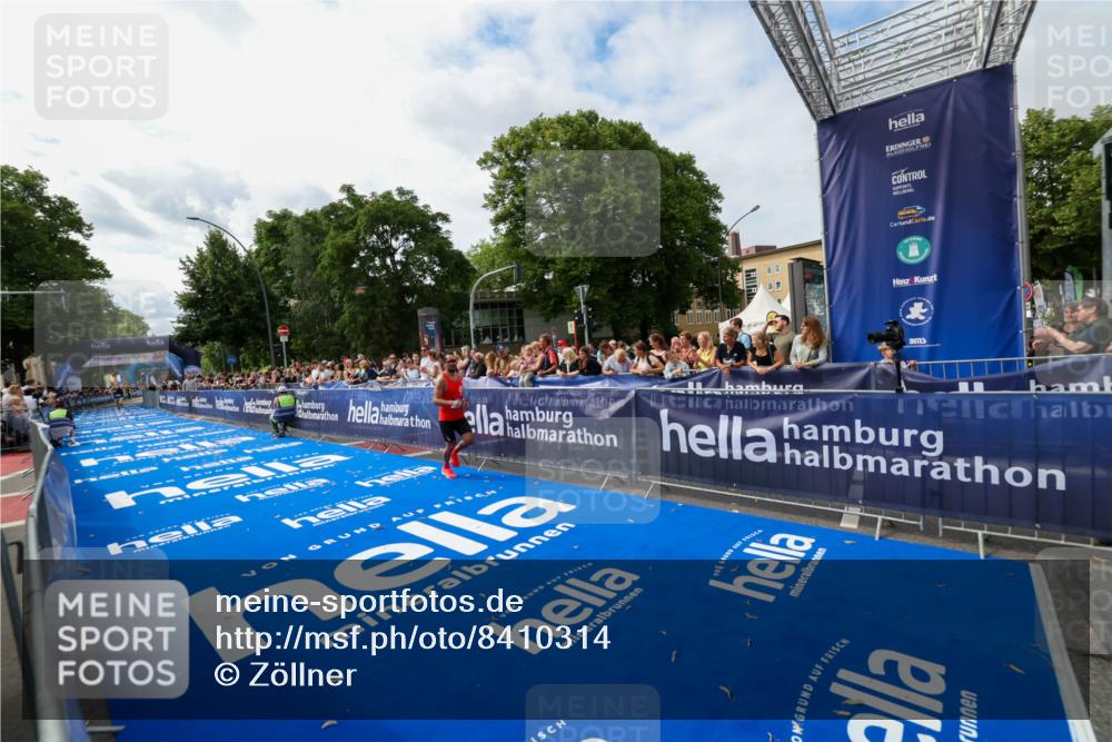 29.06.2025 - hella hamburg halbmarathon Zöllner http://msf.ph/oto/8410314 29.06.2025 10:20:24 Ziel 12373, 16245 meine-sportfotos.de