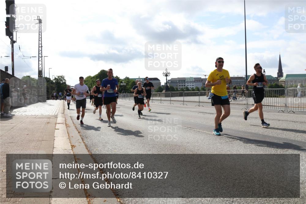 29.06.2025 - hella hamburg halbmarathon Lena Gebhardt http://msf.ph/oto/8410327 29.06.2025 09:50:12 Lombardsbrücke 11761, 18275, 16648, 9302, 666655, 1343, 1615, 1675, 1688, 1800, 1803, 1975, 2324, 2415, 2568, 2573, 2826, 2949, 3332, 3431, 3530, 4303, 4318, 4398, 4528, 4823, 5248, 5409, 5436, 5791, 5803, 6123, 6458, 6649, 6682, 6704, 7495, 7774, 7796, 8450, 8629, 8925, 9017, 9116, 9264, 9265, 9294, 9296, 9302, 9365, 9711, 9979, 10218, 10680, 10894, 11379, 11765, 11767, 12292, 12327, 12540, 12554, 12839, 12895, 13141, 13457, 13725, 13800, 14077, 14204, 14374, 14560, 14688 meine-sportfotos.de