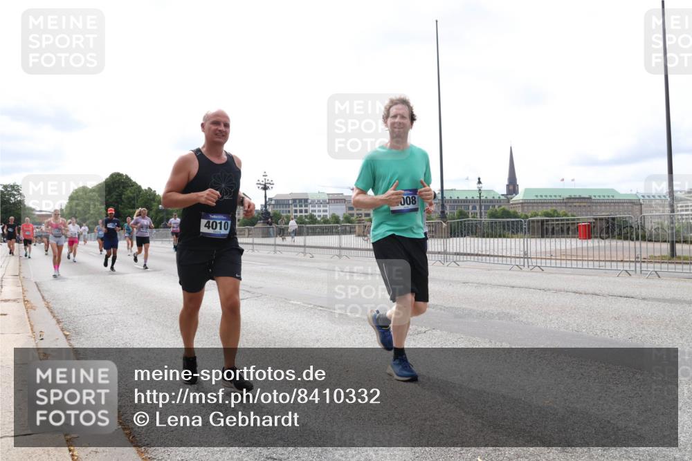 29.06.2025 - hella hamburg halbmarathon Lena Gebhardt http://msf.ph/oto/8410332 29.06.2025 10:25:07 Lombardsbrücke 1740, 4010, 008, 1627, 1740, 2000, 2108, 2249, 2278, 3099, 3113, 3920, 3961, 3963, 4008, 4010, 4444, 5126, 5564, 5814, 6261, 6869, 7778, 8083, 8962, 9573, 9927, 10907, 11400, 11816, 11817, 11921, 13510, 14086, 14649, 14898, 15016, 15119, 15124, 15153, 15679, 15942, 15975, 16421, 16422, 17185, 17535, 17954, 18194, 18198 meine-sportfotos.de