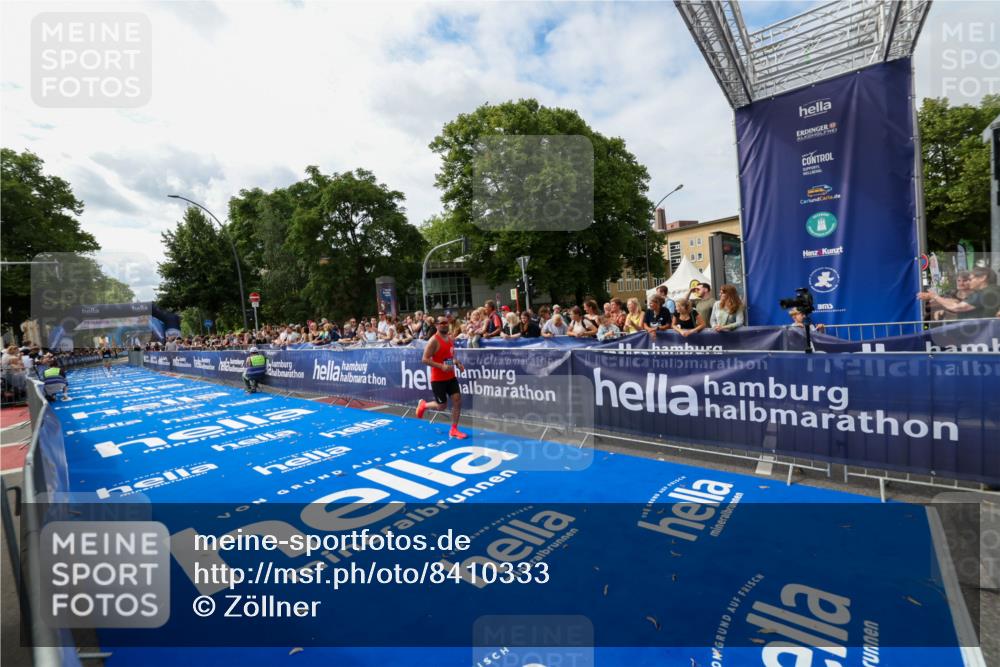 29.06.2025 - hella hamburg halbmarathon Zöllner http://msf.ph/oto/8410333 29.06.2025 10:20:24 Ziel 12373, 16245 meine-sportfotos.de