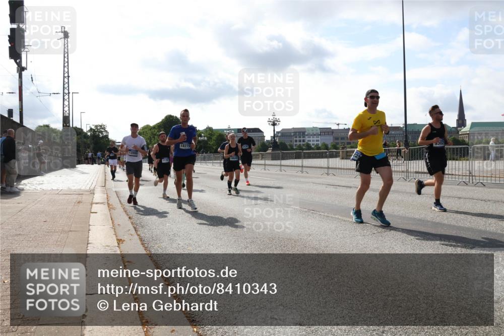 29.06.2025 - hella hamburg halbmarathon Lena Gebhardt http://msf.ph/oto/8410343 29.06.2025 09:50:12 Lombardsbrücke 1176, 18275, 16648, 5302, 1343, 1615, 1675, 1688, 1800, 1803, 1975, 2324, 2415, 2568, 2573, 2826, 2949, 3332, 3431, 3530, 4303, 4318, 4398, 4528, 4823, 5248, 5409, 5436, 5791, 5803, 6123, 6458, 6649, 6682, 6704, 7495, 7774, 7796, 8450, 8629, 8925, 9017, 9116, 9264, 9265, 9294, 9296, 9302, 9365, 9711, 9979, 10218, 10680, 10894, 11379, 11765, 11767, 12292, 12327, 12540, 12554, 12839, 12895, 13141, 13457, 13725, 13800, 14077, 14204, 14374, 14560, 14688 meine-sportfotos.de
