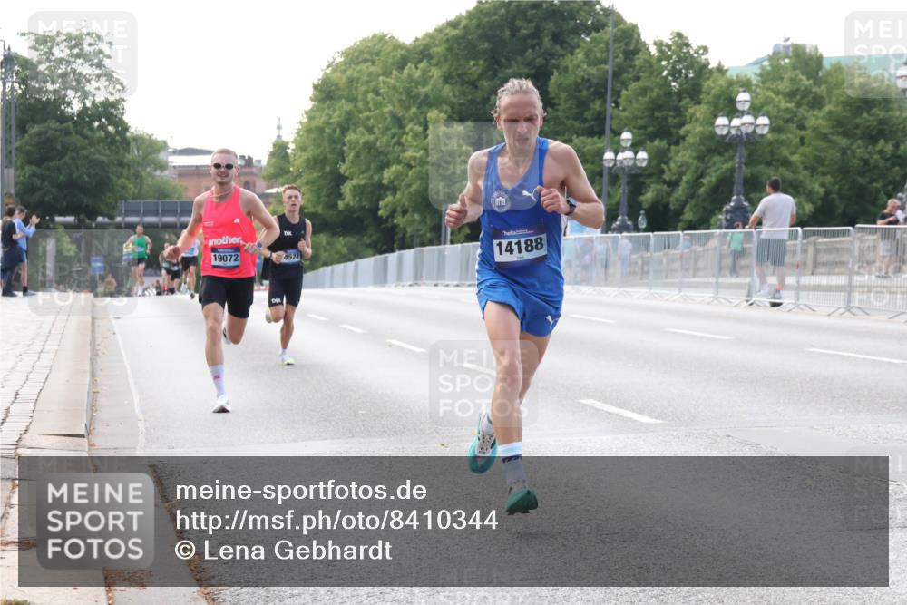 29.06.2025 - hella hamburg halbmarathon Lena Gebhardt http://msf.ph/oto/8410344 29.06.2025 09:39:08 Lombardsbrücke 19072, 4524, 14188, 4524, 14188, 16529, 19072 meine-sportfotos.de